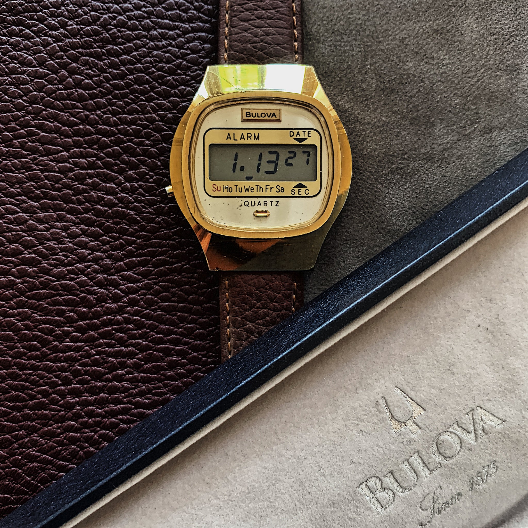 Vintage bulova digital online watch